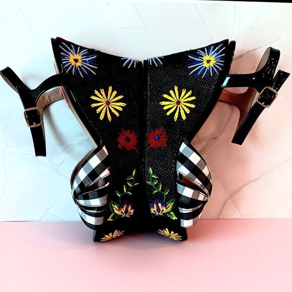 EUC ~ BETSEY JOHNSON Floral Embroidered Platform Wedge Sandals ~ Size: 9.5 - Picture 7 of 10